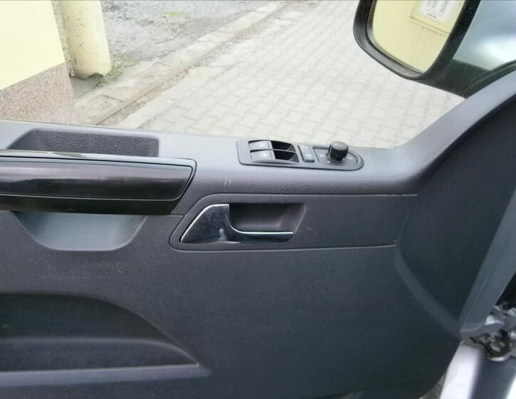 Volkswagen Multivan 13