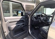 Land Rover Defender 11