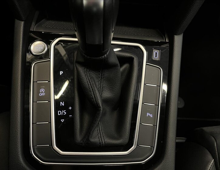 Volkswagen Passat Sedan 1,5 l 110 kw