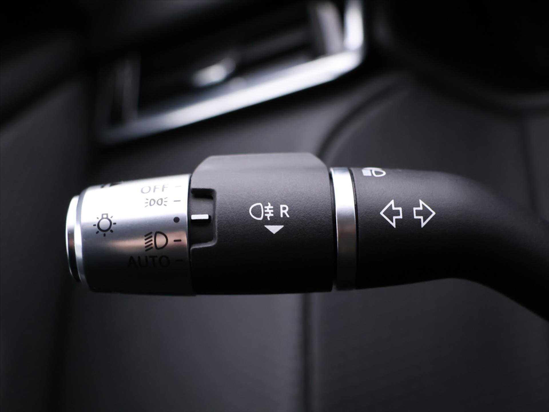 Land Rover Range Rover Velar SUV / Terénní 2,0 l 150 kw