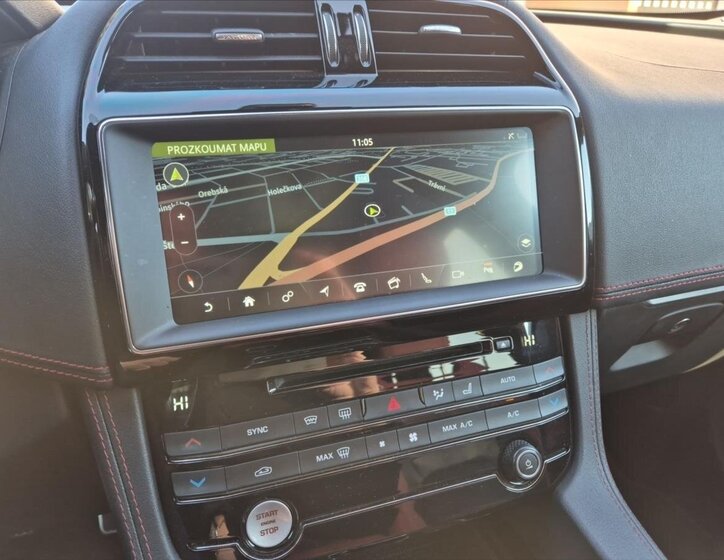 Jaguar F-Pace SUV 3,0 l 221 kw