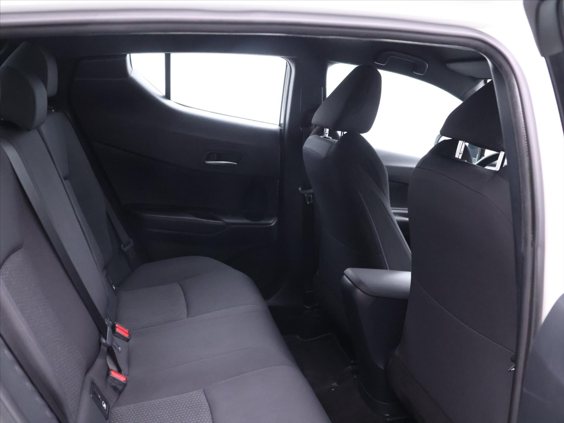 Toyota C-HR SUV / Terénní 1,2 l 85 kw