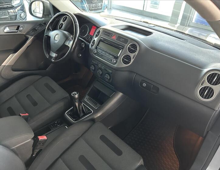 Volkswagen Tiguan 9