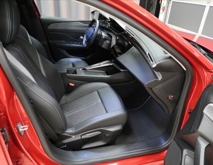 Peugeot 308 Hatchback 1,2 l 96 kw