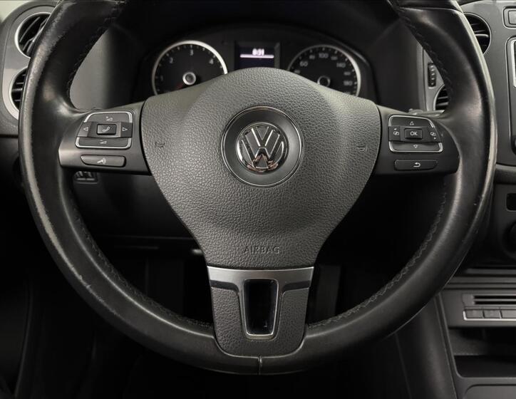 Volkswagen Tiguan 9