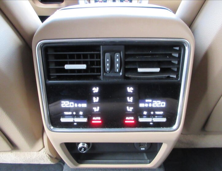 Porsche Cayenne Kombi 2,9 l 324 kw