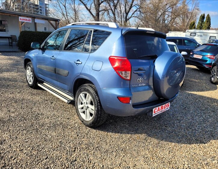 Toyota RAV4 SUV / Terénní 2,2 l 100 kw