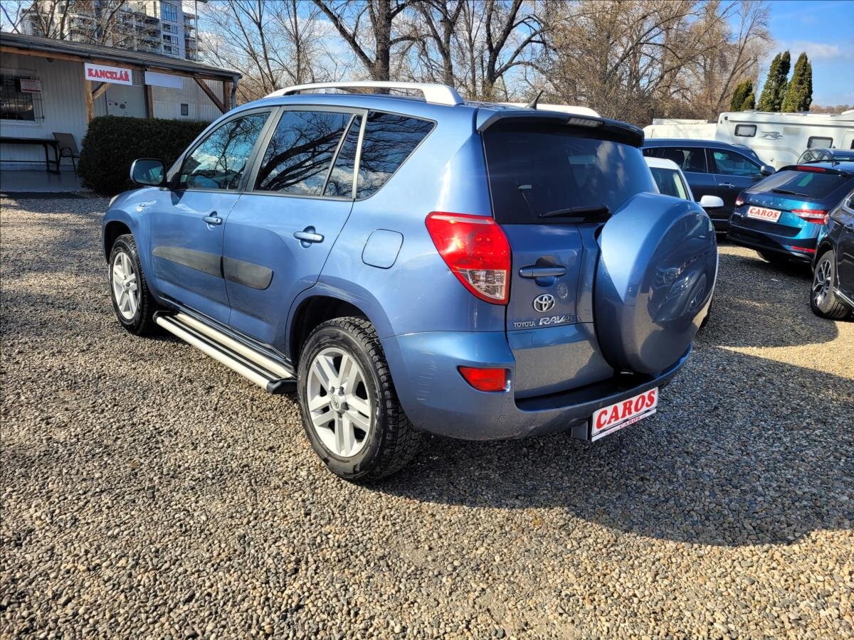 Toyota RAV4 SUV / Terénní 2,2 l 100 kw