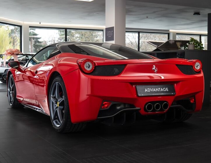 Ferrari 458 Kupé 4,5 l 416 kw