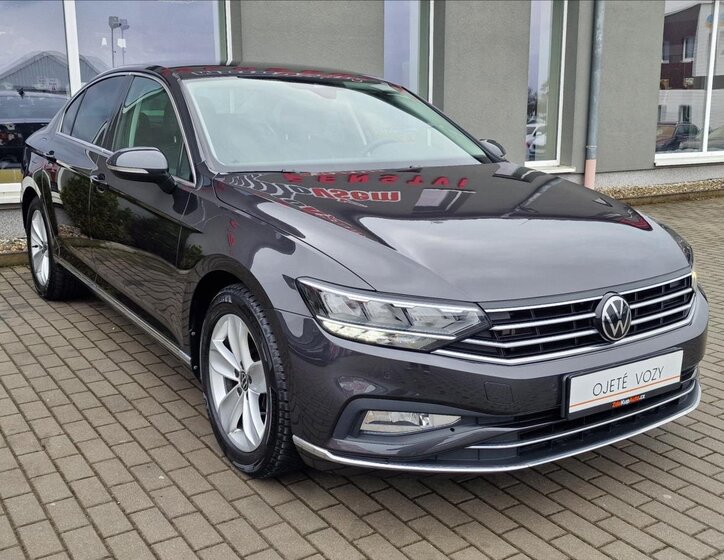 Volkswagen Passat Sedan / Limuzína 2,0 l 147 kw