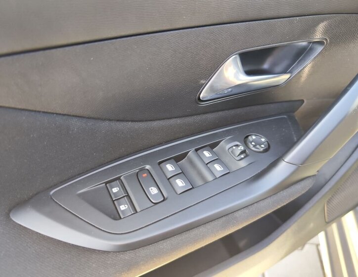 Peugeot 308 Kombi 1,2 l 96 kw