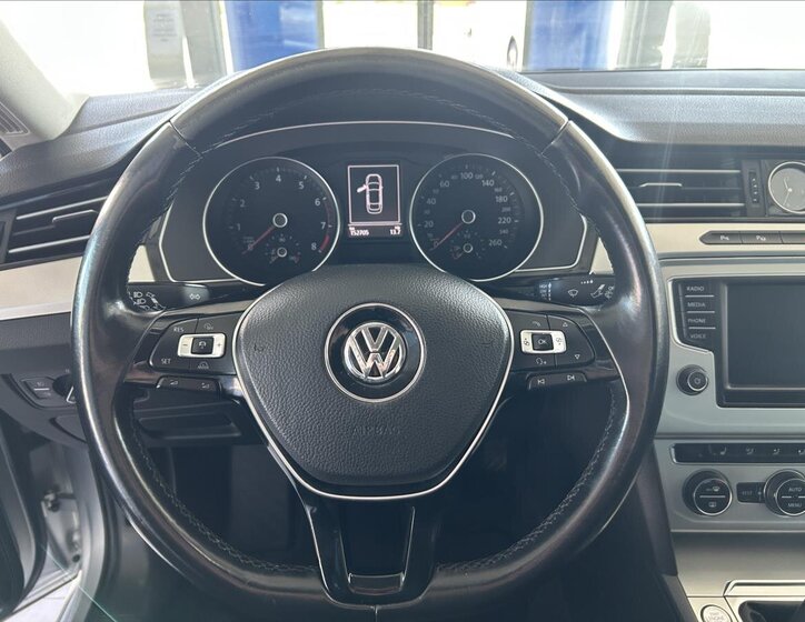 Volkswagen Passat Sedan / Limuzína 1,4 l 110 kw