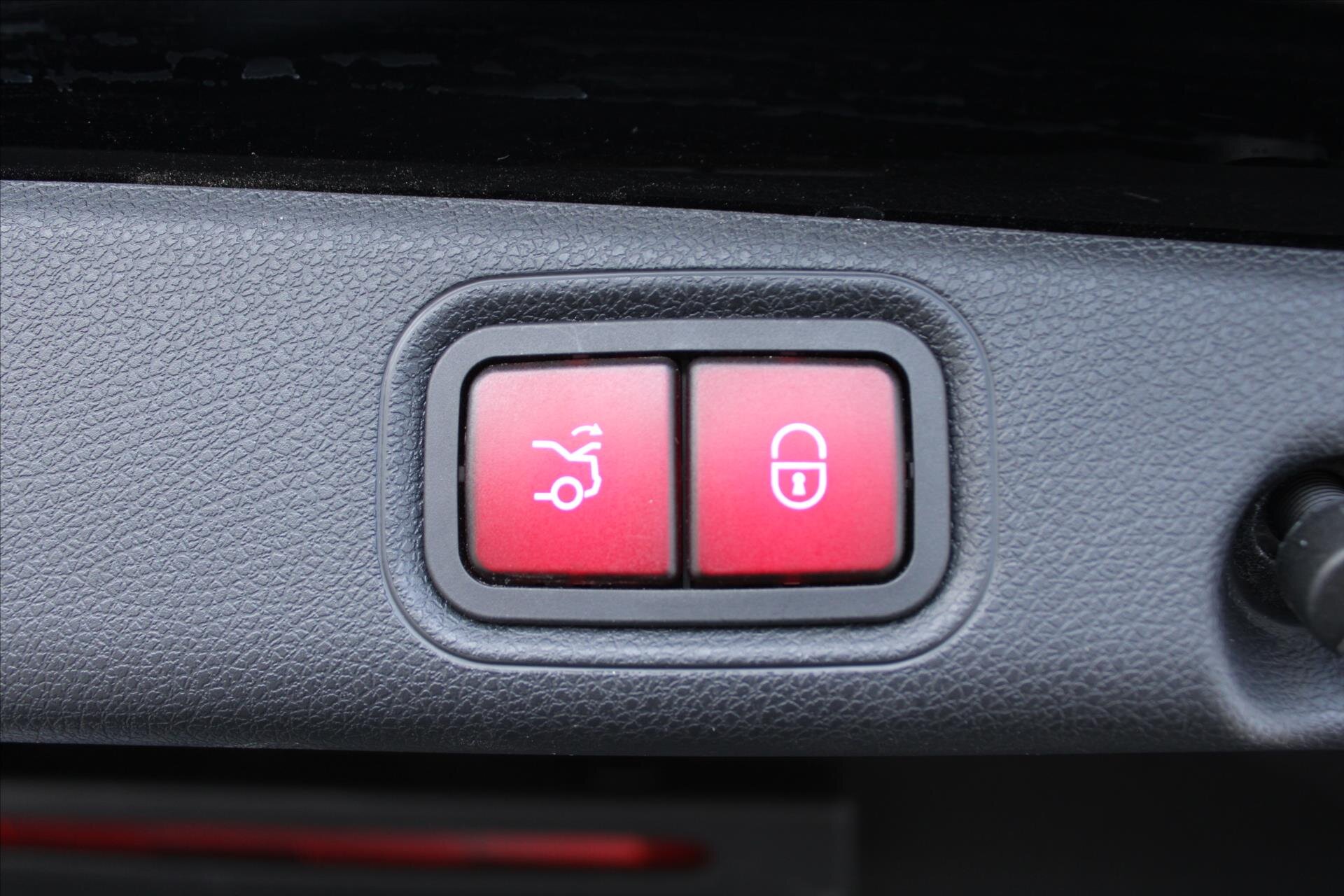 Mercedes-Benz Třídy E Sedan / Limuzína 2,0 l 143 kw