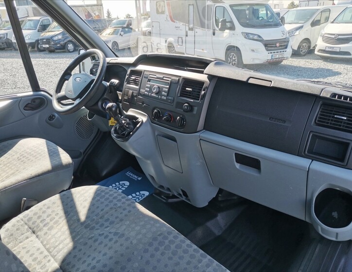 Ford Transit 8