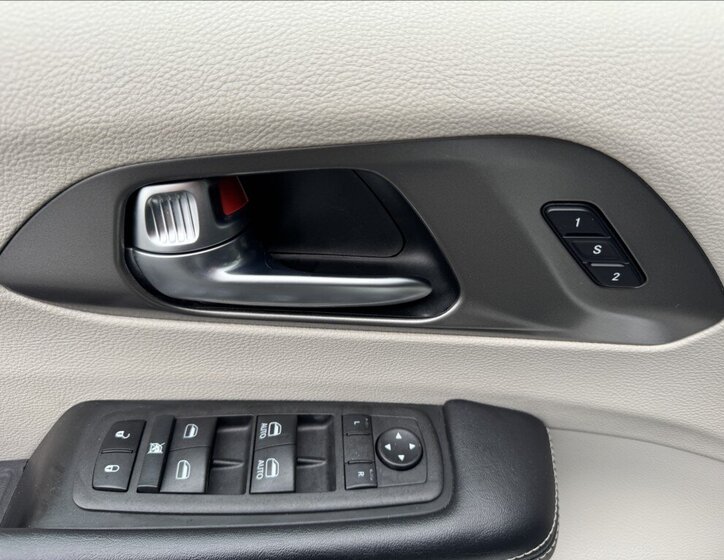 Chrysler Pacifica 27