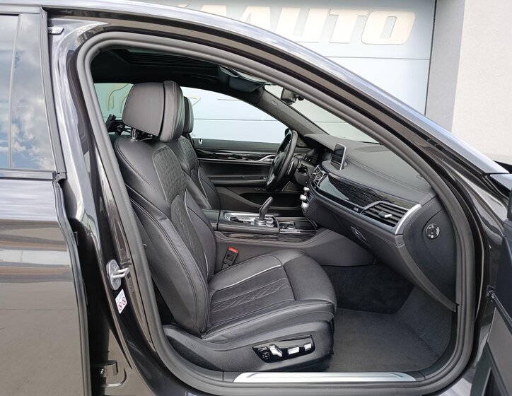 BMW Řada 7 Ostatní 3,0 l 250 kw