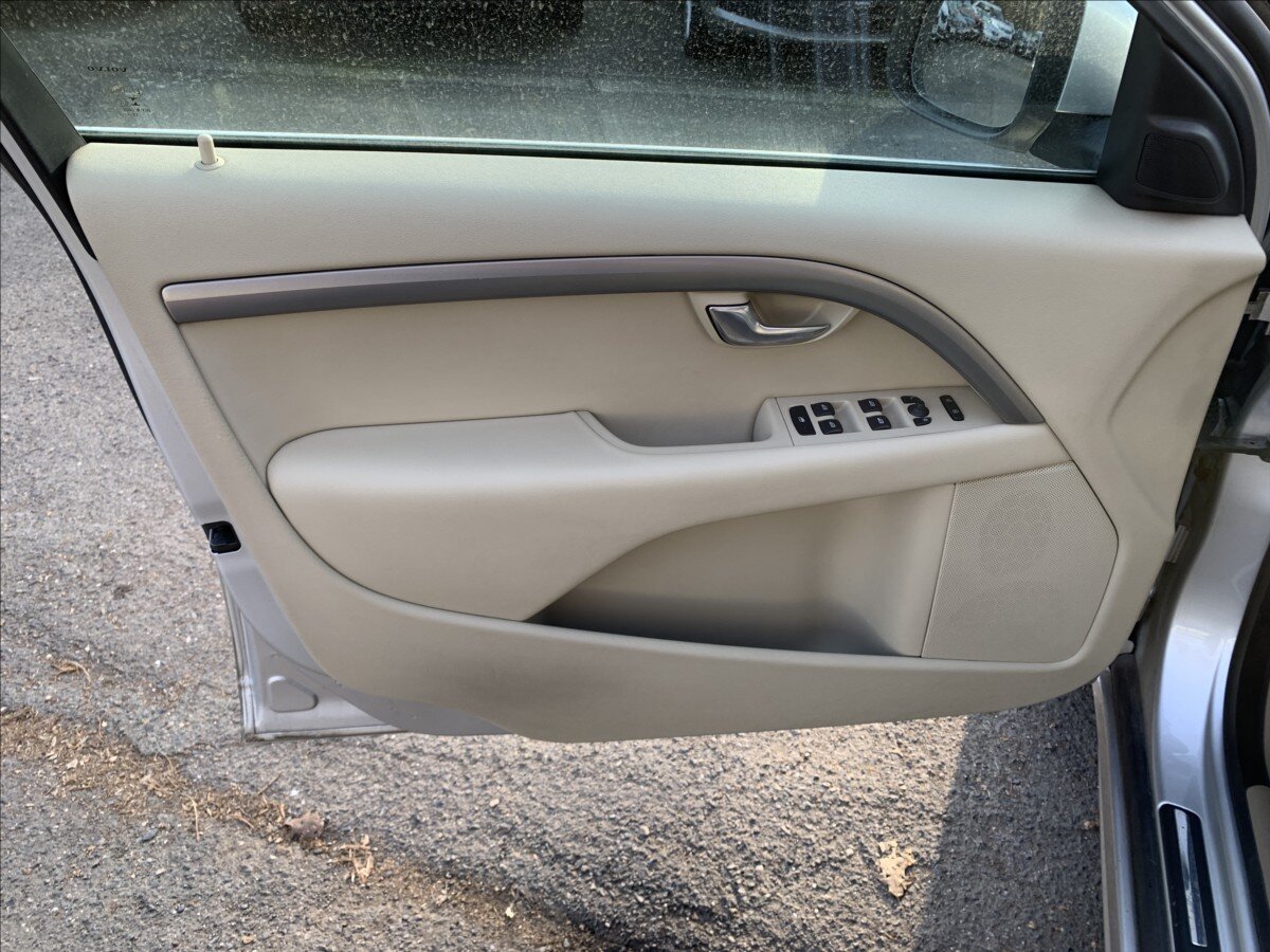 Volvo V70 Kombi 2,4 l 158 kw