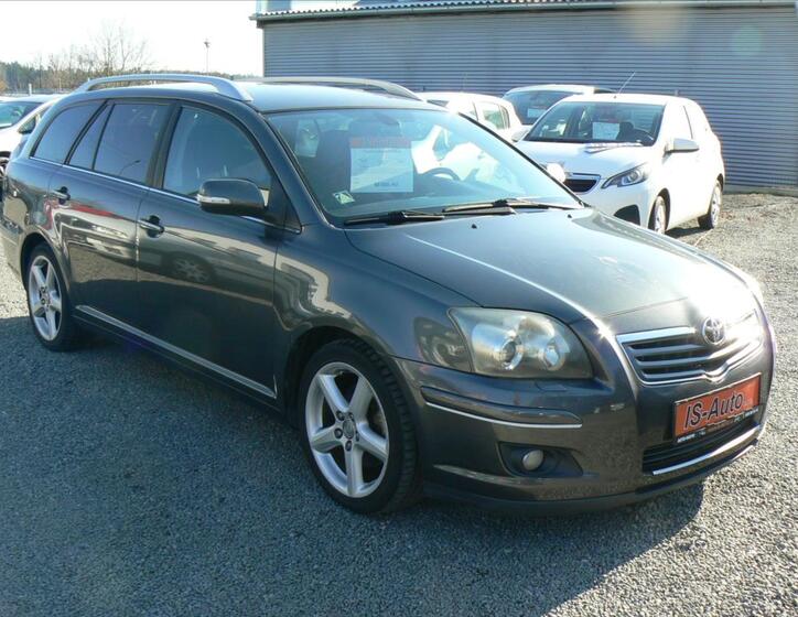 Toyota Avensis 2
