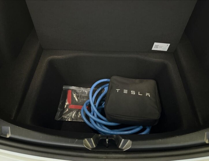 Tesla Model 3 Sedan / Limuzína 0,0 377 kw