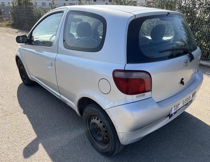 Toyota Yaris 8