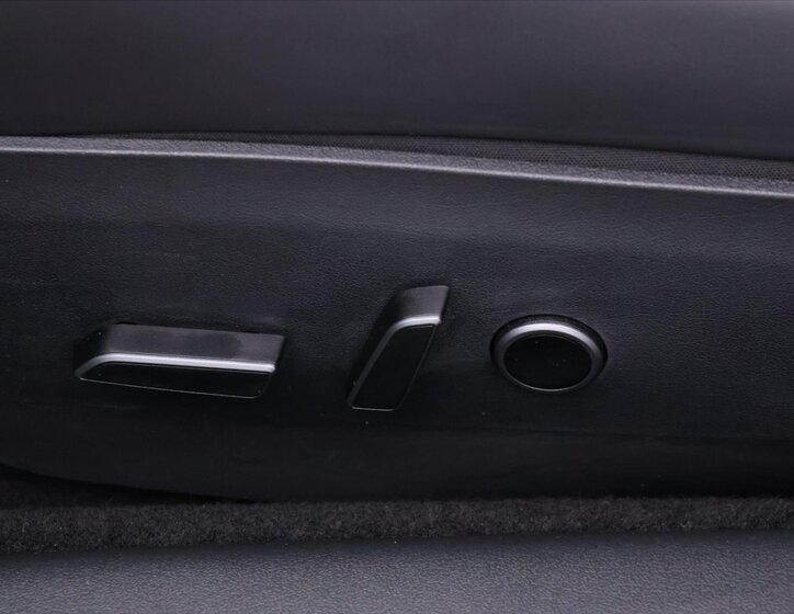 Tesla Model 3 Sedan 0,0 366 kw