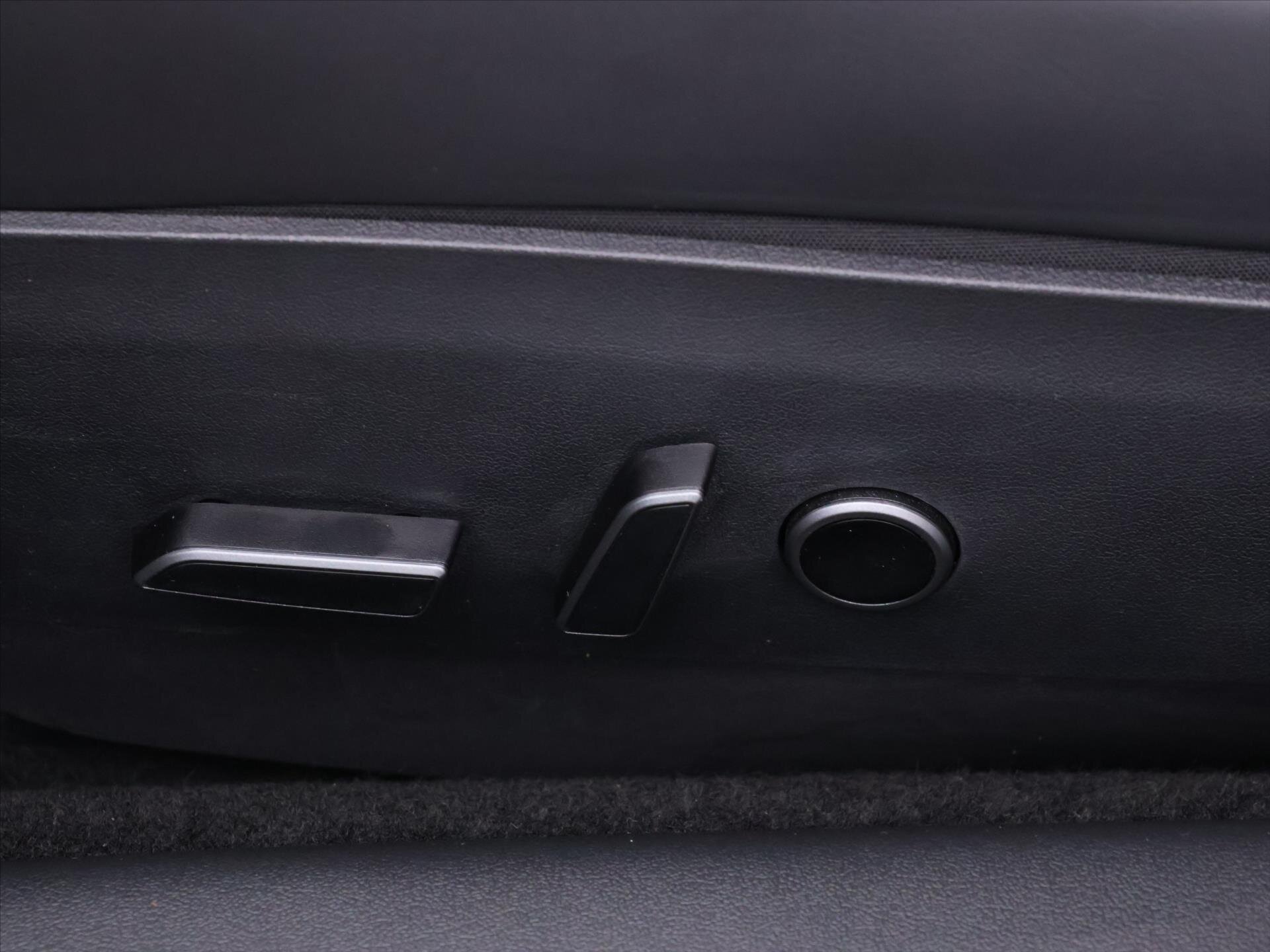 Tesla Model 3 Sedan 0,0 366 kw