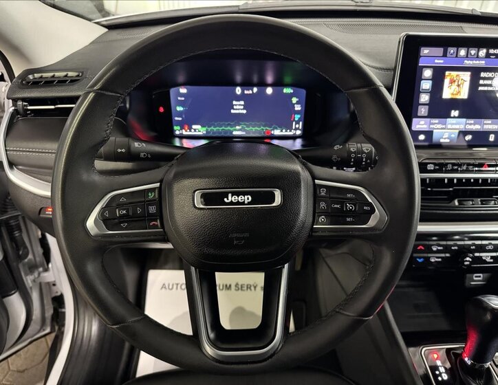 Jeep Compass SUV / Terénní 1,3 l 140 kw