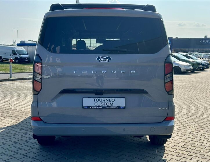 Ford Tourneo Custom 6