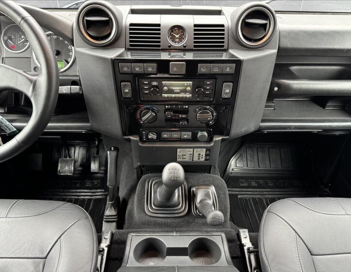 Land Rover Defender Skříň 2,2 l 90 kw