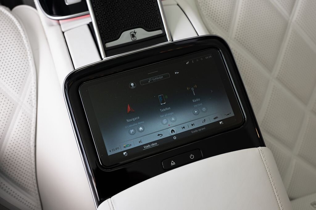 Mercedes-Benz Ostatní Sedan / Limuzína 6,0 l 450 kw