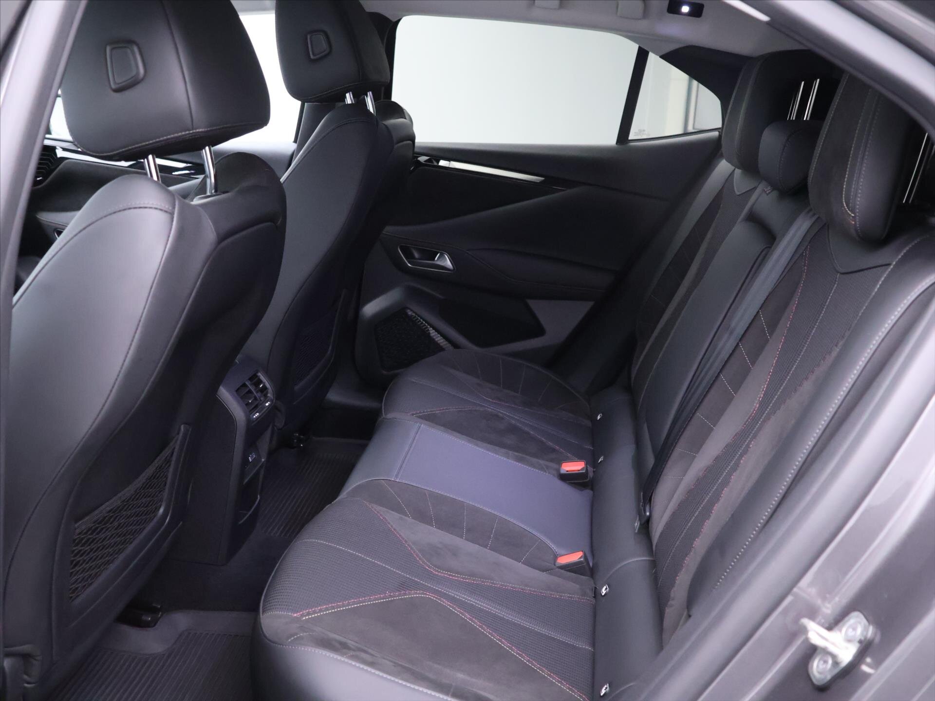 DS Automobiles DS4 Hatchback 1,6 l 165 kw