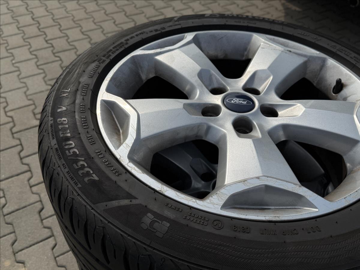 Ford Kuga SUV / Terénní 2,0 l 100 kw