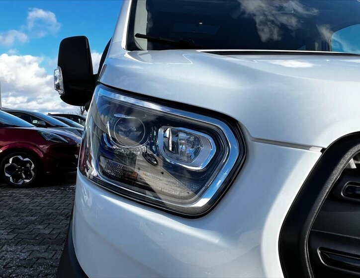 Ford Transit 9