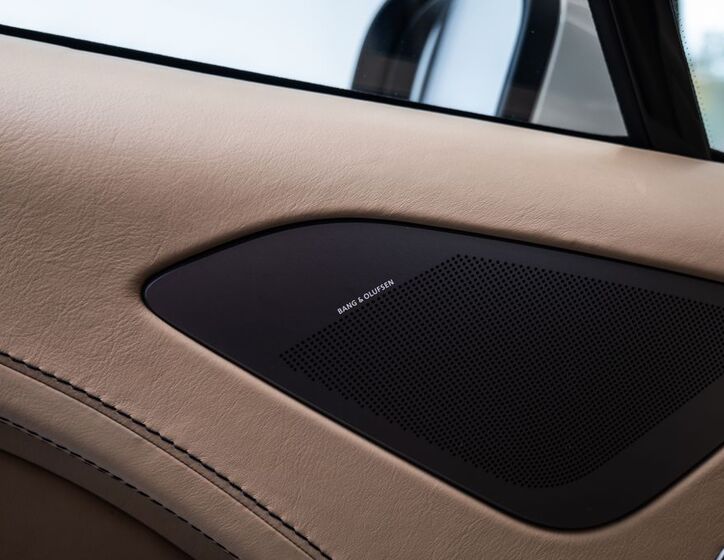 Aston Martin Rapide 18