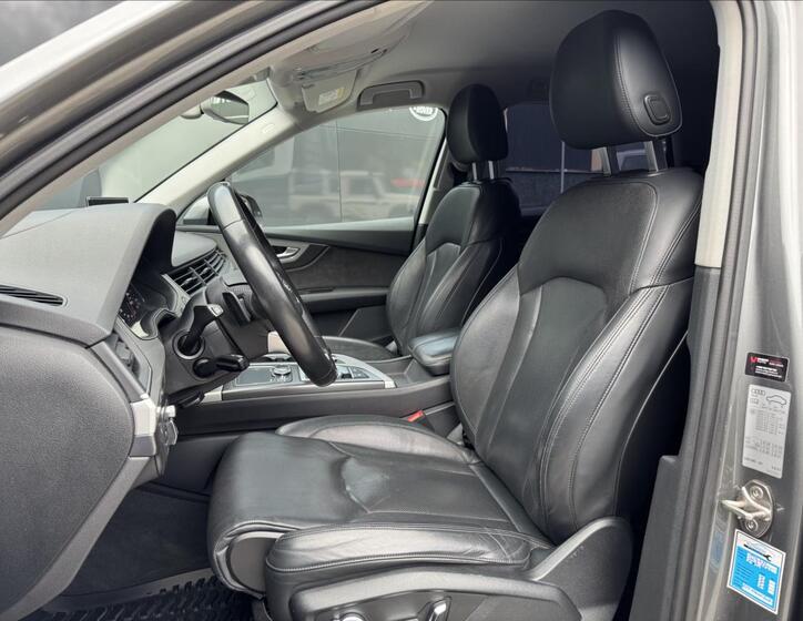 Audi Q7 11