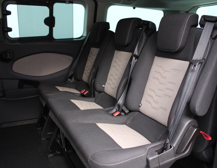 Ford Tourneo Custom 12