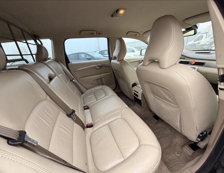 Volvo XC70 Kombi 2,4 l 151 kw