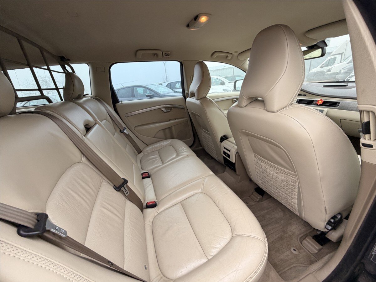 Volvo XC70 Kombi 2,4 l 151 kw