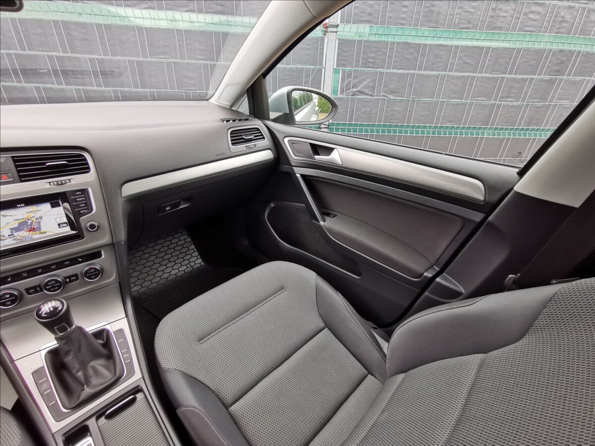 Volkswagen Golf Kombi 1,6 l 77 kw