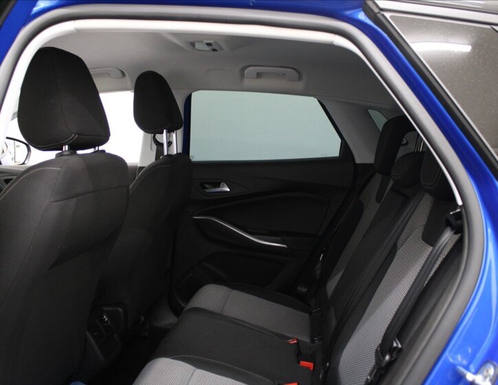 Opel Grandland SUV / Terénní 1,2 l 96 kw