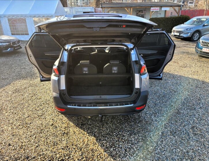 Peugeot 5008 SUV 1,5 l 96 kw