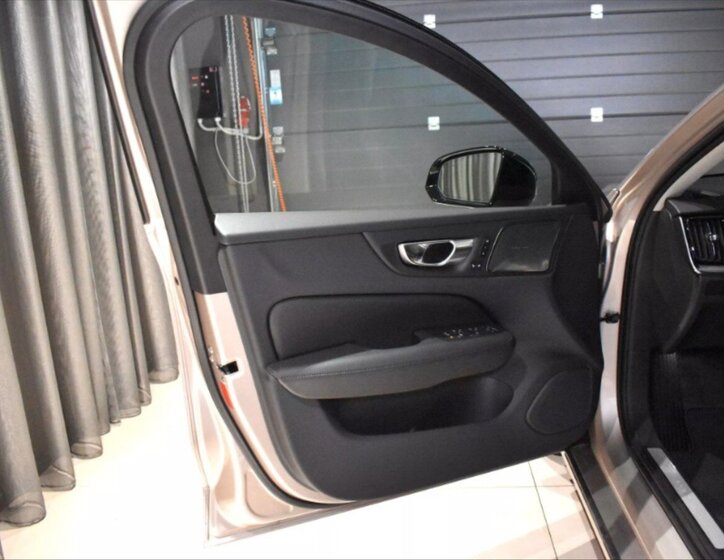 Volvo V60 Kombi 2,0 l 145 kw