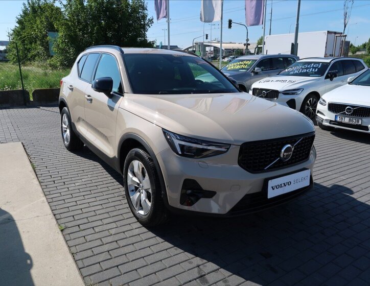 Volvo XC40 3