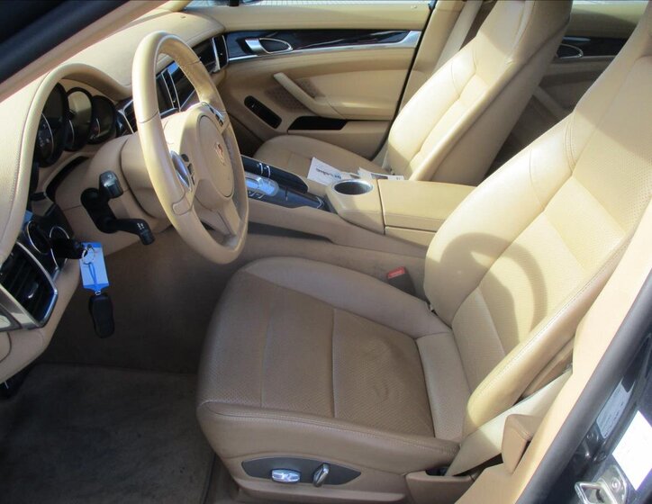 Porsche Panamera 7