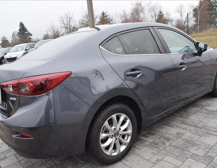 Mazda 3 Sedan / Limuzína 1,5 l 74 kw