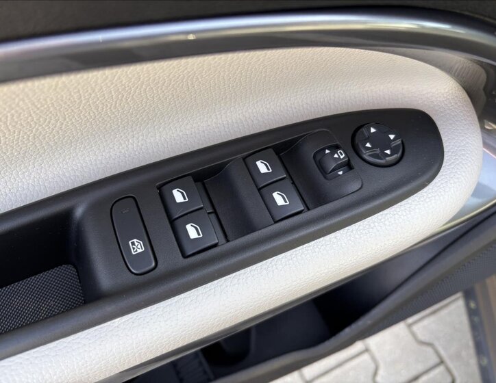 Fiat 600 SUV / Terénní 1,2 l 100 kw