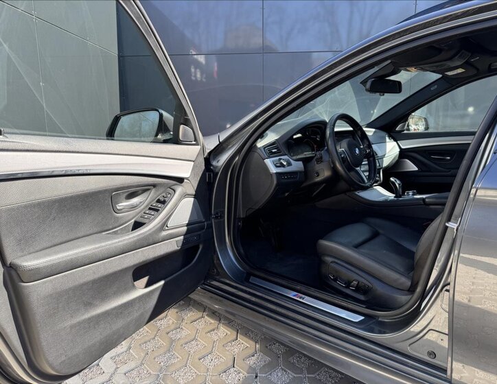 BMW Řada 5 Kombi 3,0 l 230 kw