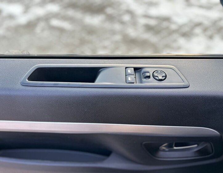 Peugeot Traveller 25