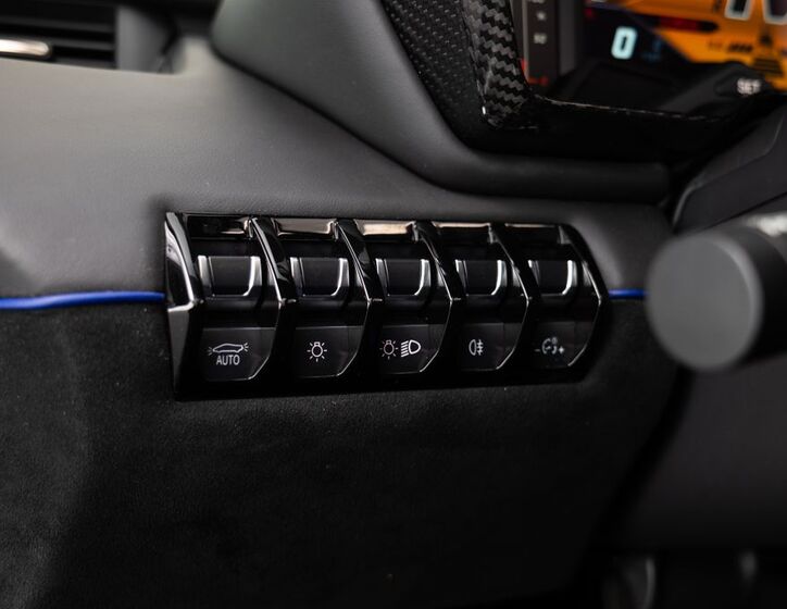 Lamborghini Aventador 17