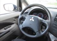 Mitsubishi Grandis 12